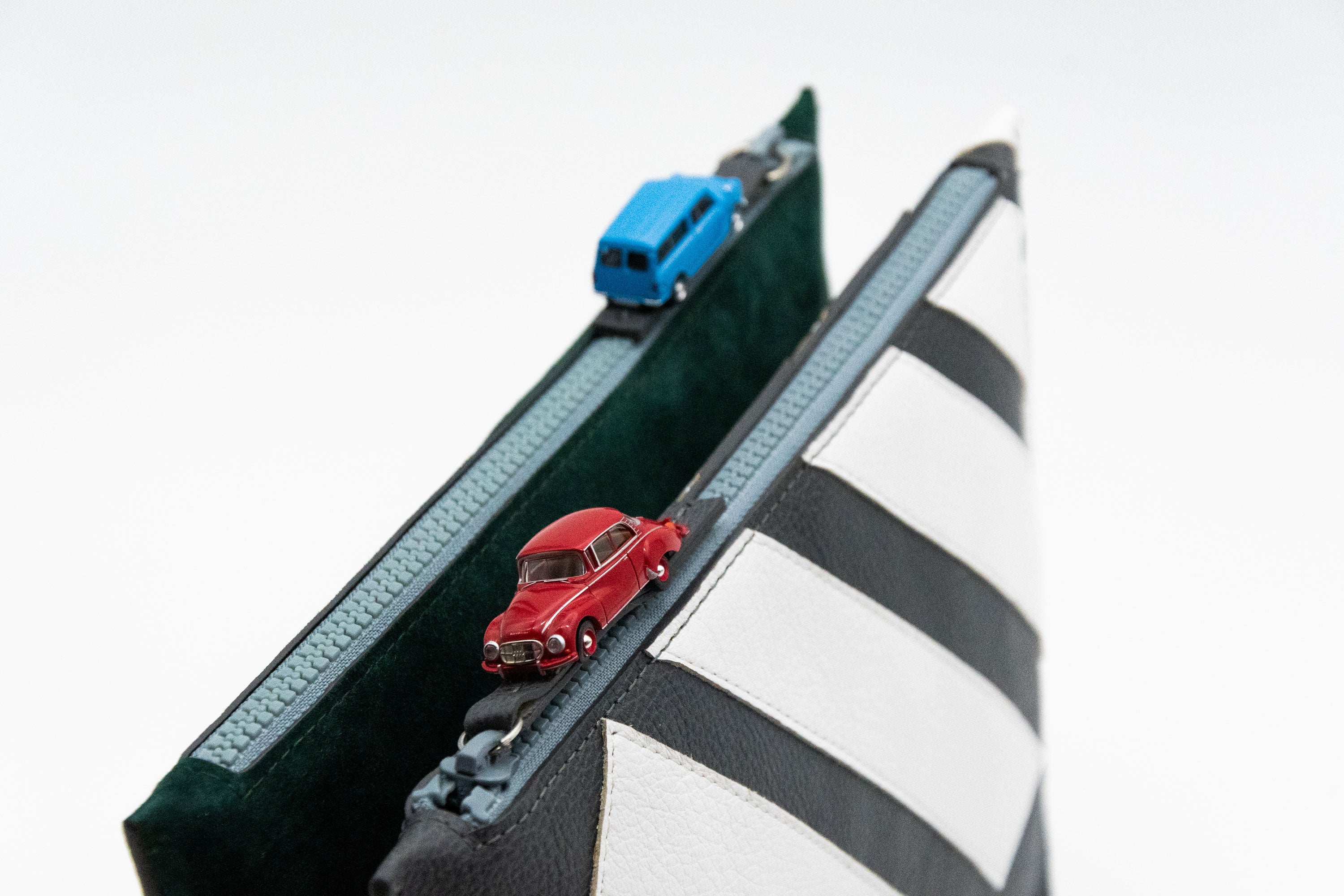 CROSSWALK Grey Leather pouch with red car